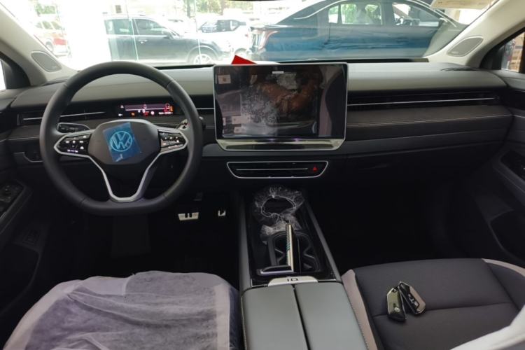 Used Volkswagen ID.7 VIZZION 2024 PRO Model Center Console
