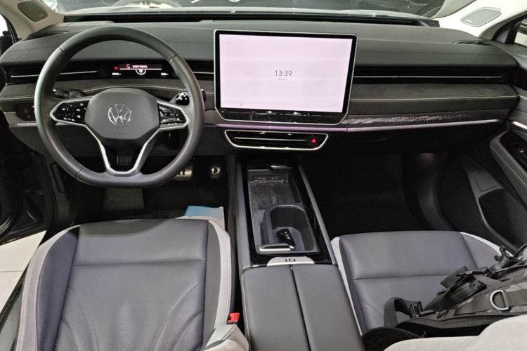 Used Volkswagen ID.7 VIZZION 2024 PRO Model Center Console