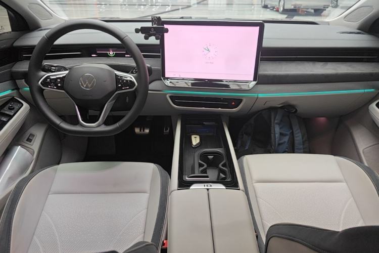 Used Volkswagen ID.7 VIZZION 2024 First Edition Center Console
