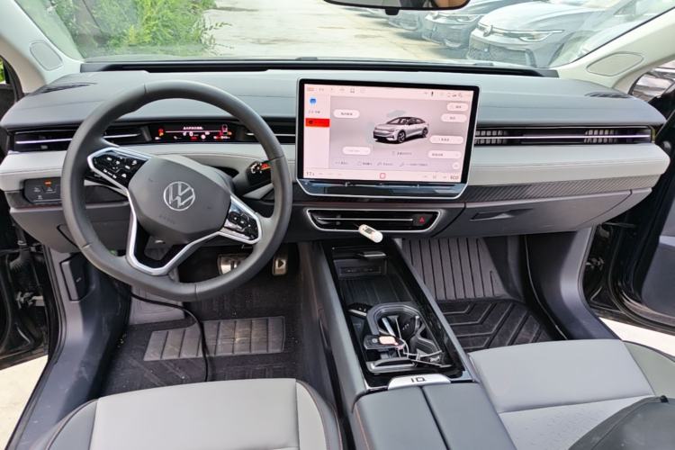 Used Volkswagen ID.7 VIZZION 2024 AIR model Center Console