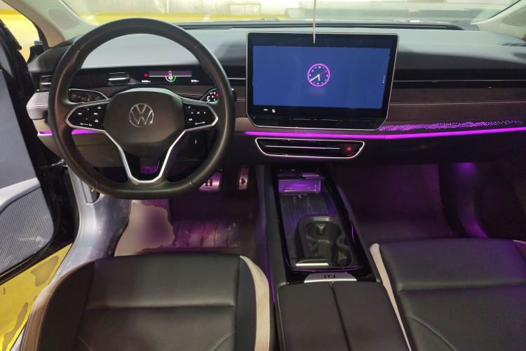 Used Volkswagen ID.7 VIZZION 2024 First Edition Center Console