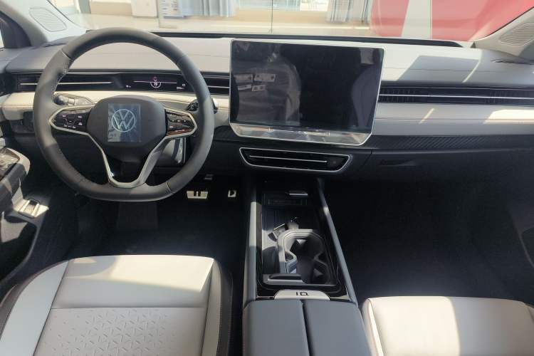 Used Volkswagen ID.7 VIZZION 2024 AIR model Center Console