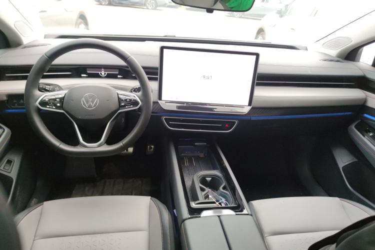 Used Volkswagen ID.7 VIZZION 2024 AIR model Center Console
