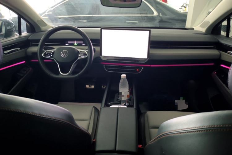 Used Volkswagen ID.7 VIZZION 2024 AIR model Center Console