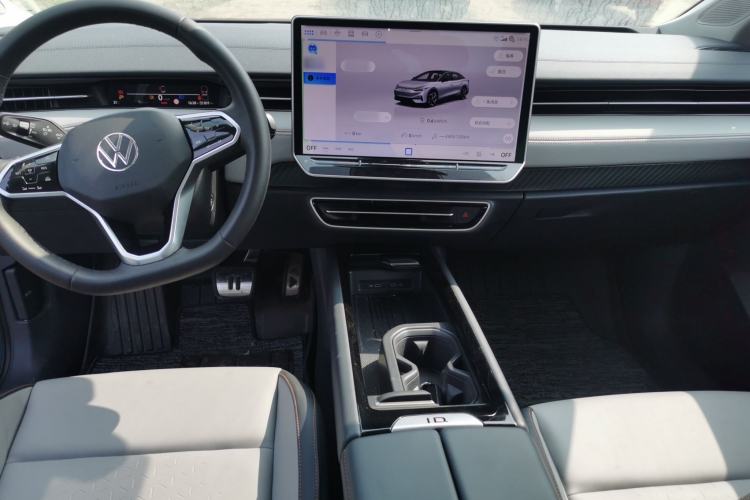 Used Volkswagen ID.7 VIZZION 2024 AIR model Center Console