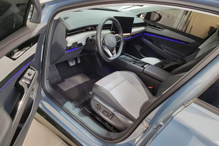 Used Volkswagen ID.7 VIZZION 2024 AIR model Driver Seat