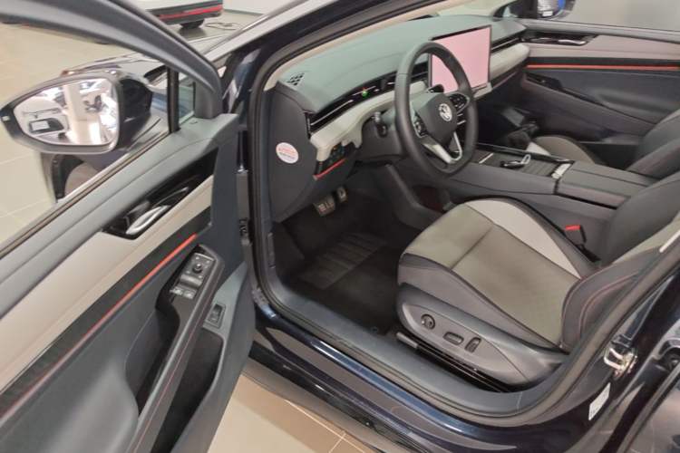 Used Volkswagen ID.7 VIZZION 2024 AIR model Driver Seat