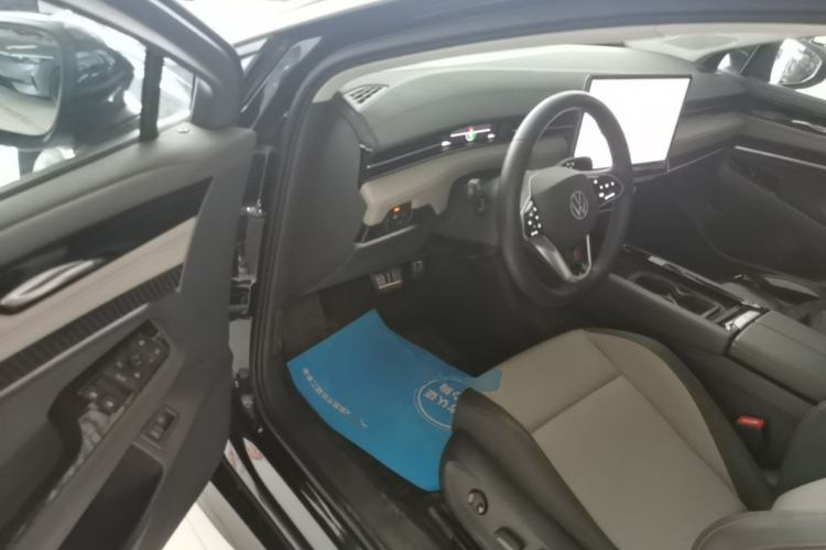 Used Volkswagen ID.7 VIZZION 2024 AIR model Driver Seat