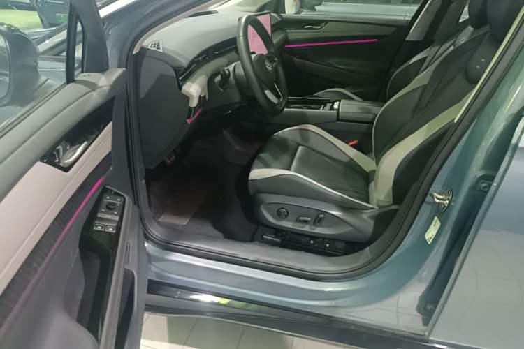 Used Volkswagen ID.7 VIZZION 2024 AIR model Driver Seat