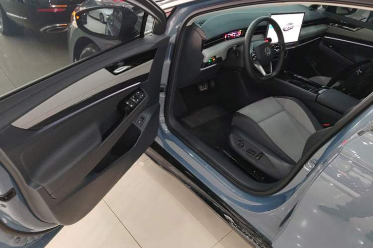 Used Volkswagen ID.7 VIZZION 2024 AIR model Driver Seat