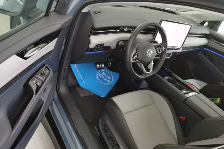 Used Volkswagen ID.7 VIZZION 2024 AIR model Driver Seat