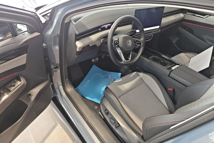 Used Volkswagen ID.7 VIZZION 2024 AIR model Driver Seat