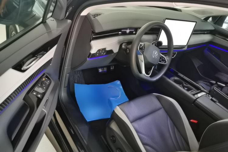 Used Volkswagen ID.7 VIZZION 2024 AIR model Driver Seat