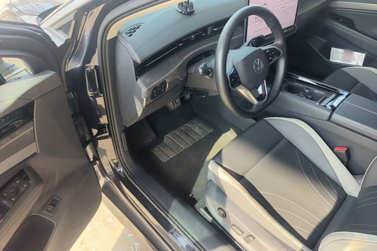 Used Volkswagen ID.7 VIZZION 2024 First Edition Driver Seat