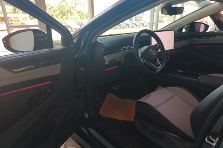 Used Volkswagen ID.7 VIZZION 2024 AIR model Driver Seat