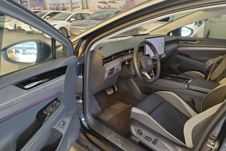 Used Volkswagen ID.7 VIZZION 2024 First Edition Driver Seat