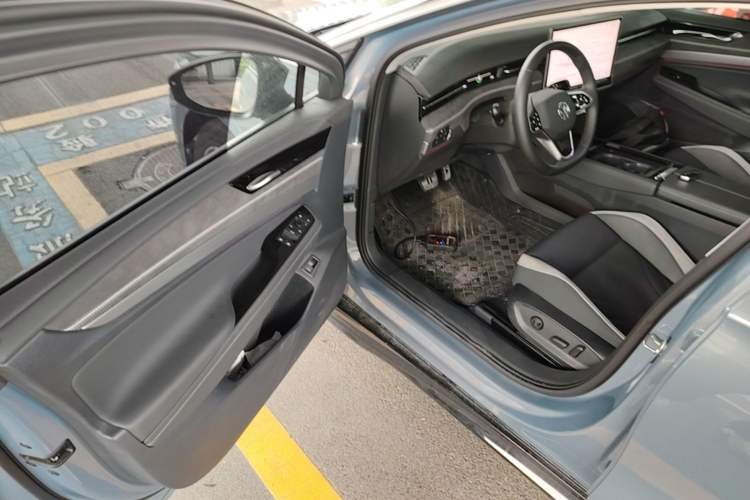 Used Volkswagen ID.7 VIZZION 2024 PRO Model Driver Seat
