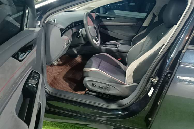 Used Volkswagen ID.7 VIZZION 2024 PRIME Driver Seat