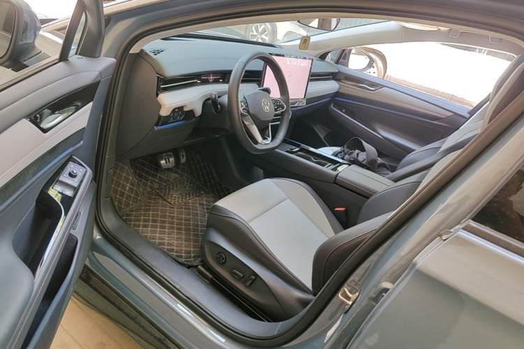 Used Volkswagen ID.7 VIZZION 2024 AIR model Driver Seat