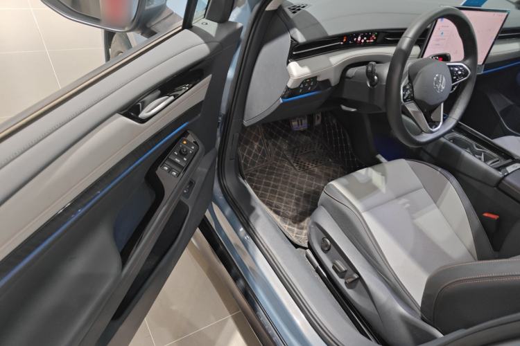 Used Volkswagen ID.7 VIZZION 2024 AIR model Driver Seat