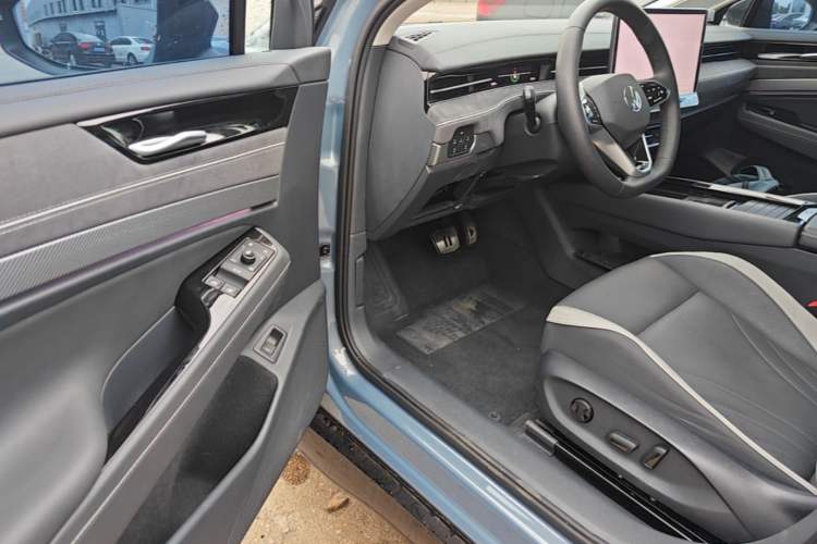 Used Volkswagen ID.7 VIZZION 2024 PRO Model Driver Seat