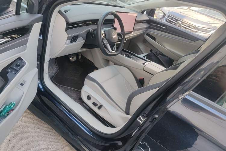 Used Volkswagen ID.7 VIZZION 2024 First Edition Driver Seat