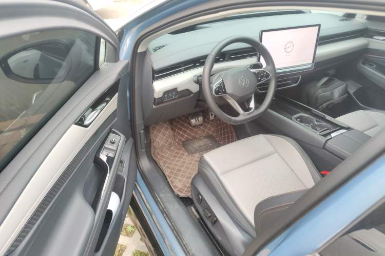 Used Volkswagen ID.7 VIZZION 2024 AIR model Driver Seat