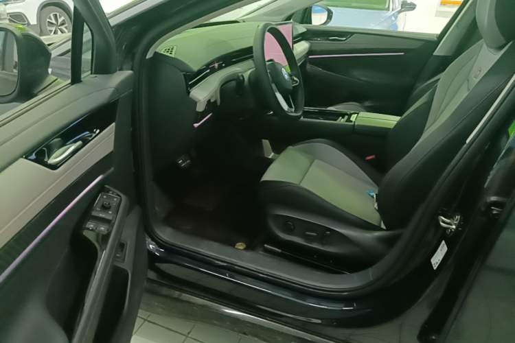 Used Volkswagen ID.7 VIZZION 2024 AIR model Driver Seat