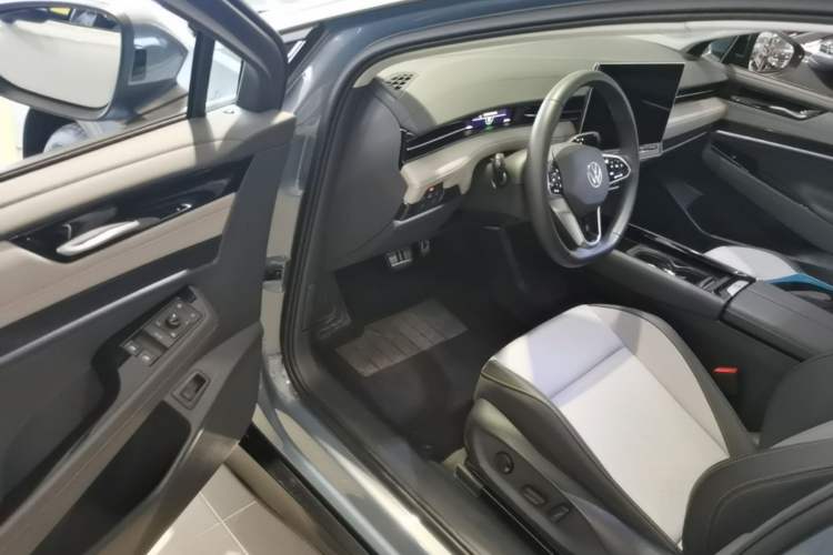 Used Volkswagen ID.7 VIZZION 2024 AIR model Driver Seat