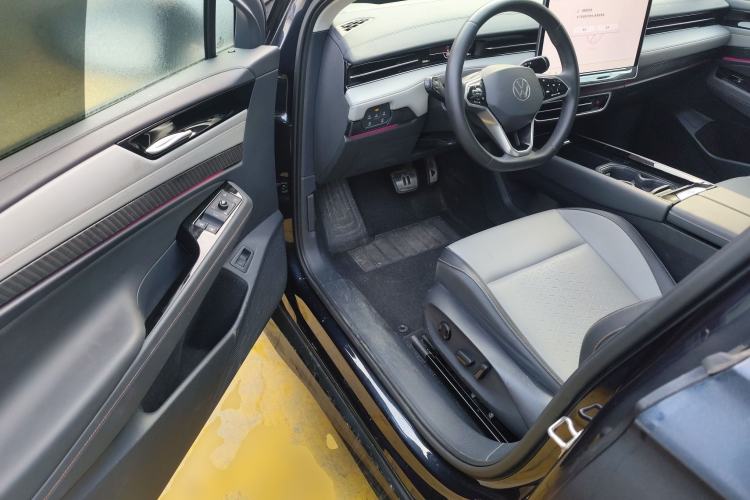 Used Volkswagen ID.7 VIZZION 2024 AIR model Driver Seat