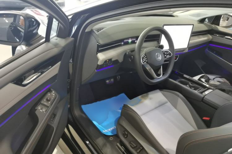 Used Volkswagen ID.7 VIZZION 2024 AIR model Driver Seat