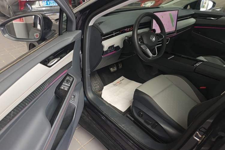 Used Volkswagen ID.7 VIZZION 2024 AIR model Driver Seat