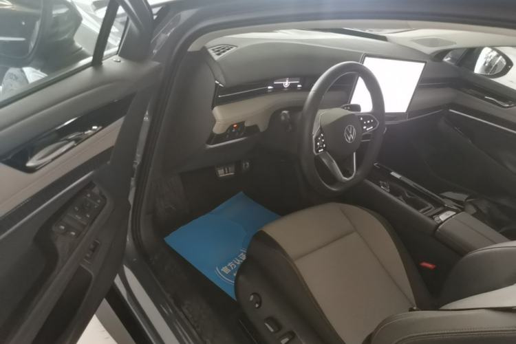 Used Volkswagen ID.7 VIZZION 2024 AIR model Driver Seat