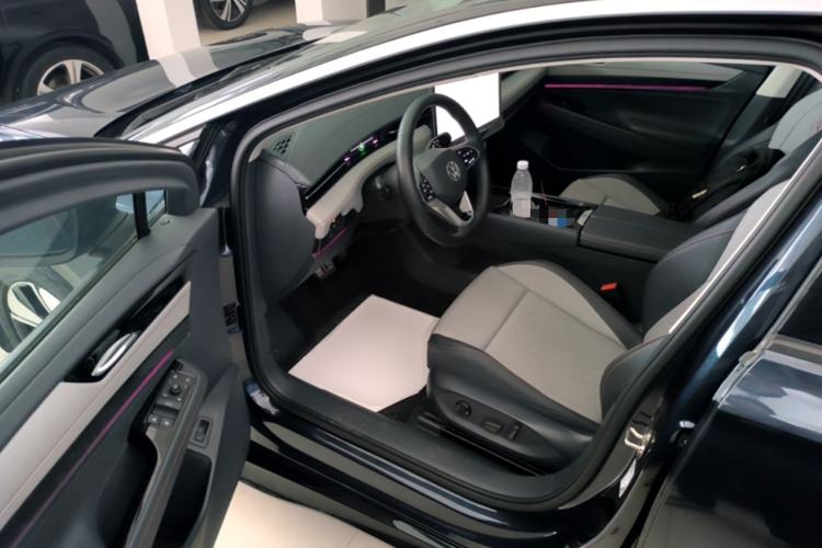Used Volkswagen ID.7 VIZZION 2024 AIR model Driver Seat
