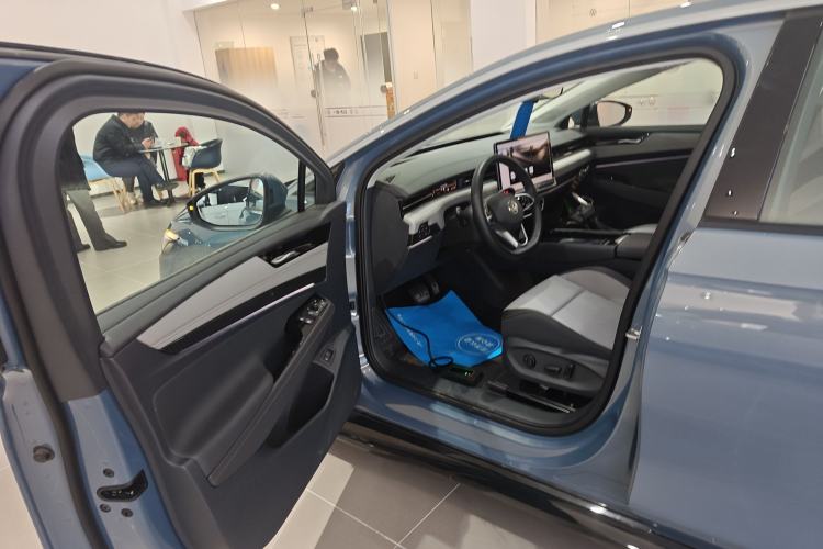 Used Volkswagen ID.7 VIZZION 2024 AIR model Driver Seat