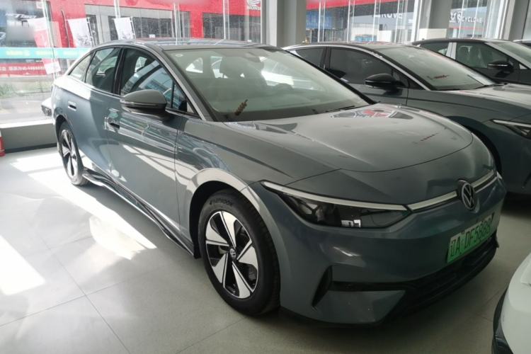 Used Volkswagen ID.7 VIZZION 2024 AIR model Front Right 45 Deg