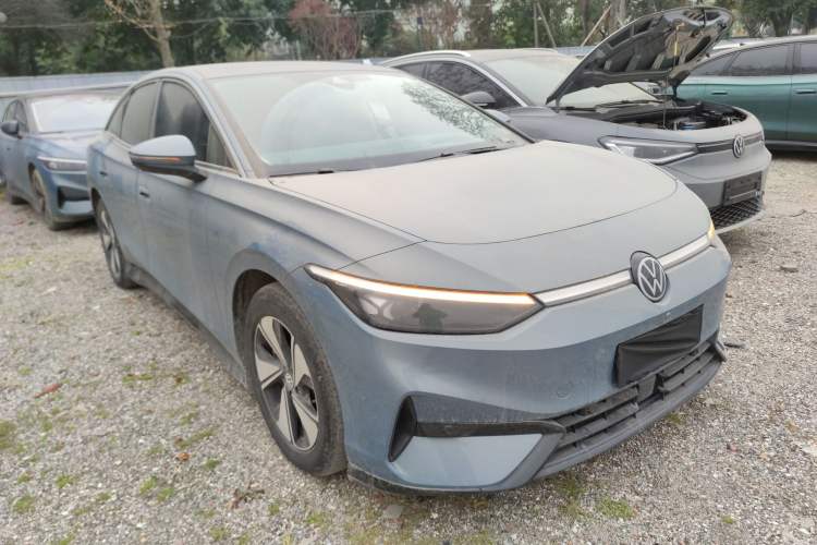 Used Volkswagen ID.7 VIZZION 2024 AIR model Front Right 45 Deg