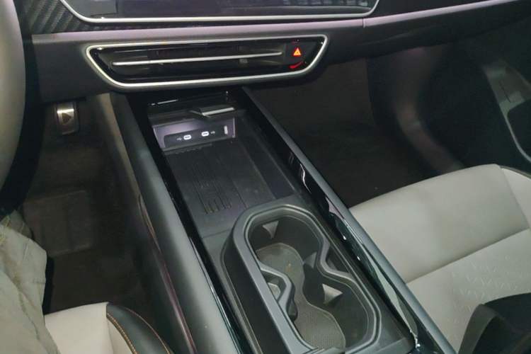 Used Volkswagen ID.7 VIZZION 2024 AIR model Gear Lever