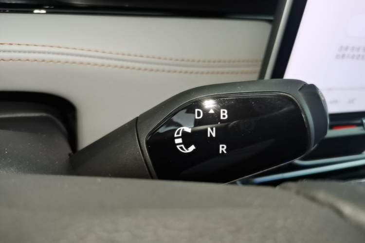 Used Volkswagen ID.7 VIZZION 2024 AIR model Gear Lever