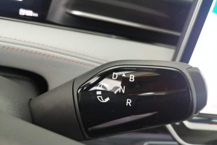 Used Volkswagen ID.7 VIZZION 2024 AIR model Gear Lever