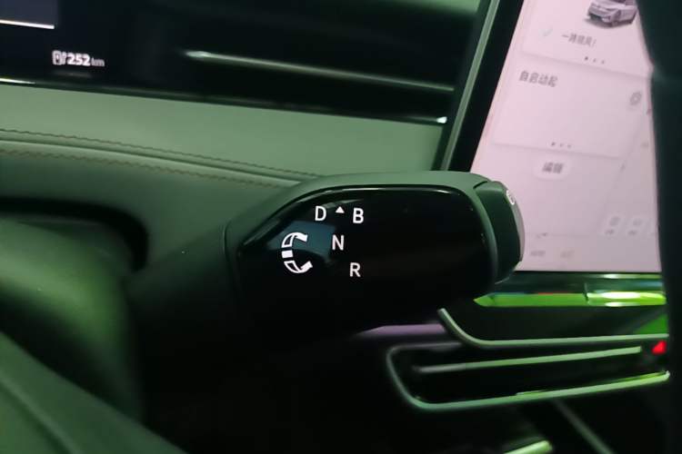 Used Volkswagen ID.7 VIZZION 2024 AIR model Gear Lever