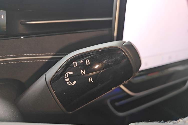 Used Volkswagen ID.7 VIZZION 2024 PRO Model Gear Lever
