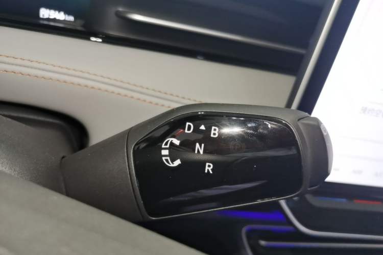 Used Volkswagen ID.7 VIZZION 2024 AIR model Gear Lever