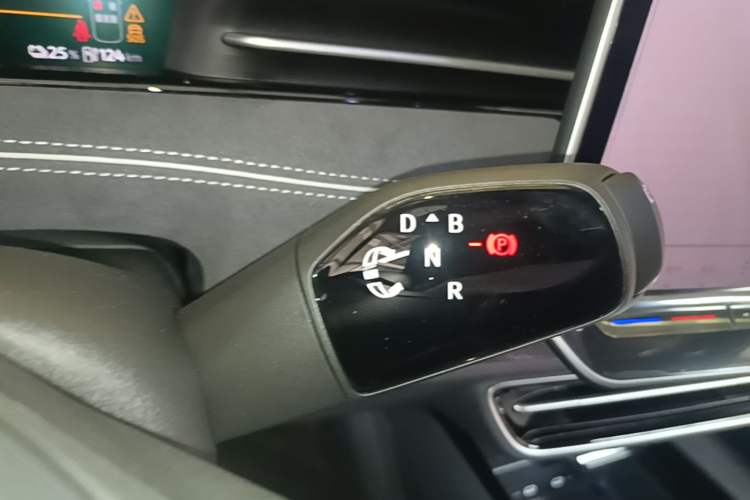 Used Volkswagen ID.7 VIZZION 2024 PRO Model Gear Lever