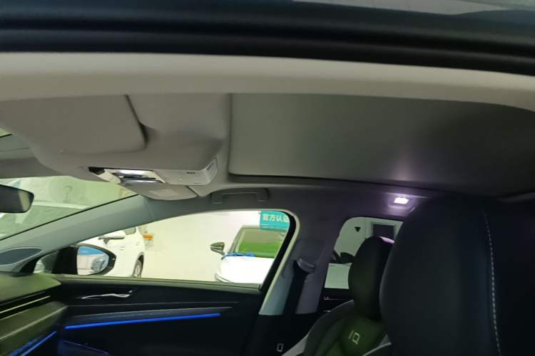 Used Volkswagen ID.7 VIZZION 2024 PRO Model Headliner