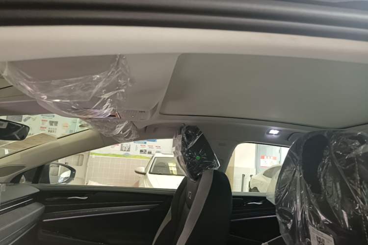 Used Volkswagen ID.7 VIZZION 2024 PRO Model Headliner
