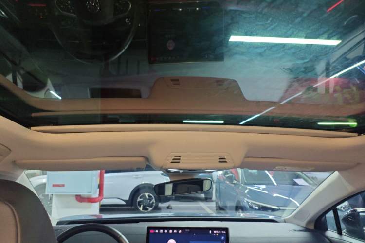 Used Volkswagen ID.7 VIZZION 2024 PRO Model Headliner