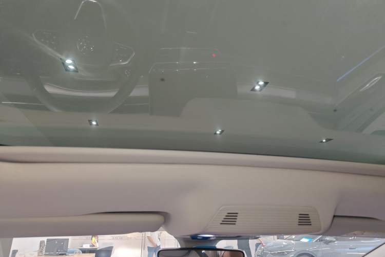 Used Volkswagen ID.7 VIZZION 2024 AIR model Headliner