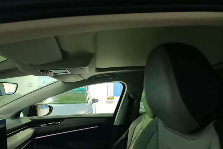 Used Volkswagen ID.7 VIZZION 2024 AIR model Headliner