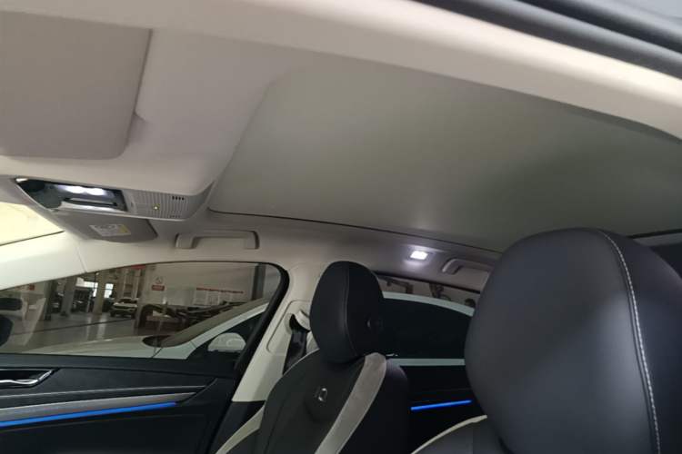 Used Volkswagen ID.7 VIZZION 2024 PRO Model Headliner